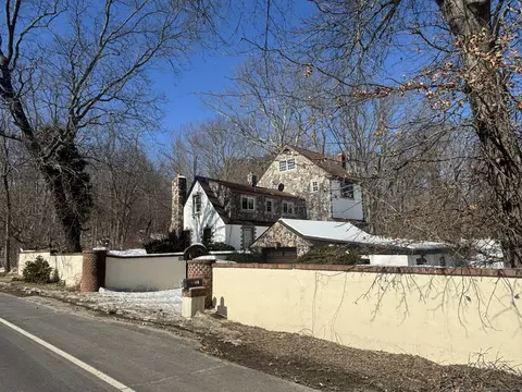 125 Cheshire Rd, Prospect, CT 06712