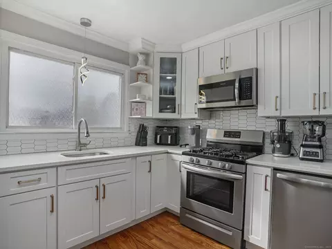 448 Woodin St, Hamden, CT 06514