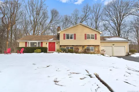 6 Gray Rock Rd, Trumbull, CT 06611