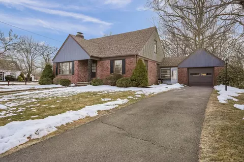 615 Chickadee Ln, Stratford, CT 06614