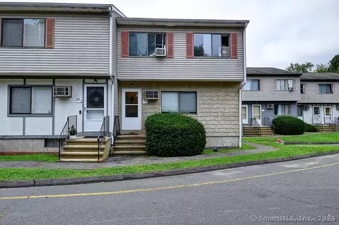 30 Coach Cir #3, Naugatuck, CT 06770