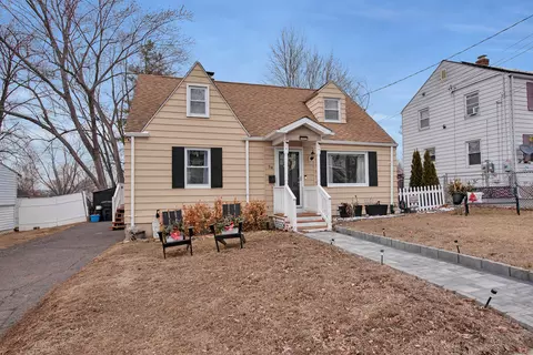 34 Sequin St, Hartford, CT 06106