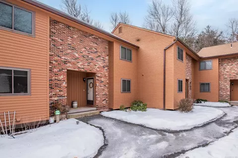 150 Burritt St #3I, Plantsville, CT 06479