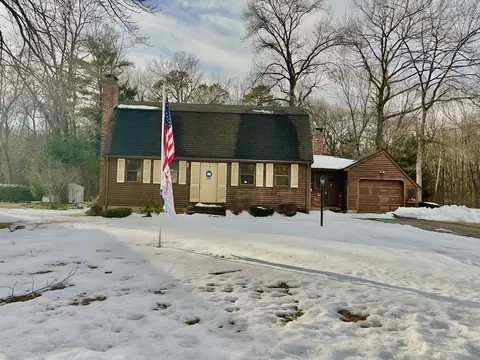 17 Redcoat Ln, Unionville, CT 06085