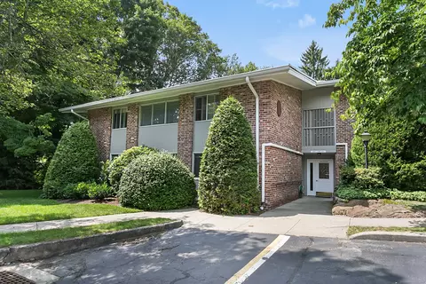 207 Southport Woods Dr #207, Southport, CT 06890