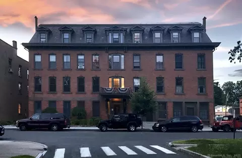 130 Main St #4D, Canton, CT 06019
