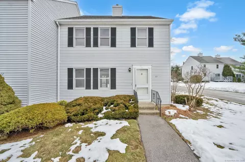11 Southgate Dr #11, Glastonbury, CT 06073