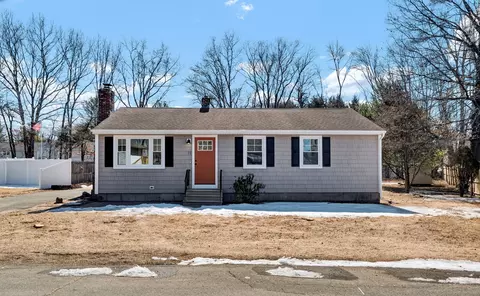 11 Spring St, Plainville, CT 06062
