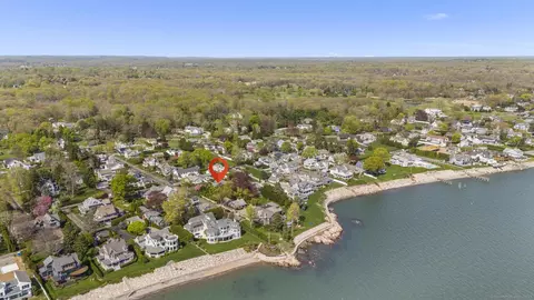 29 Crescent Bluff Ave, Branford, CT 06405