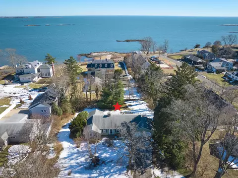 16 Old Pawson Rd, Branford, CT 06405
