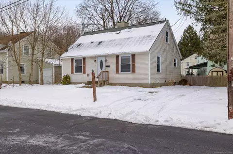 37 Eden St, Putnam, CT 06260