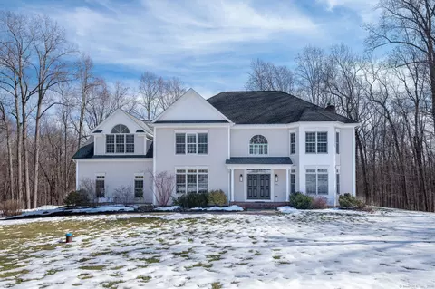 62 Lenore Dr, Madison, CT 06443