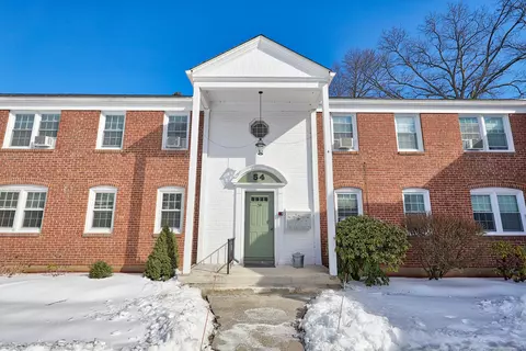 54 Robin Rd #A2, West Hartford, CT 06119
