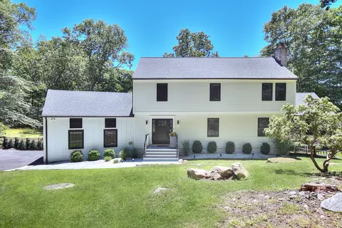 1 Ravenwood Dr, Weston, CT 06883