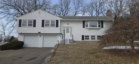 34 Robert Rd, Manchester, CT 06040