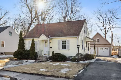 10 S Hawthorne St, Manchester, CT 06040
