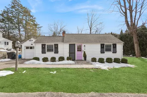 30 Knapp Ln, New Canaan, CT 06840