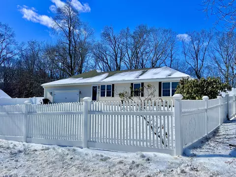25 Greenwood Dr, Prospect, CT 06712