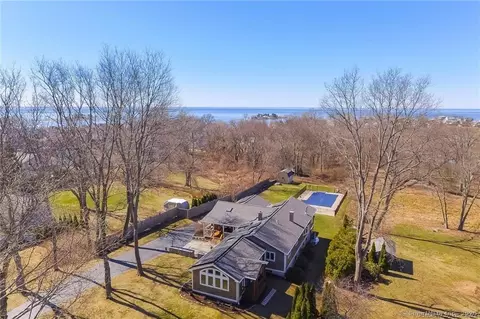 22 Pawson Rd, Branford, CT 06405