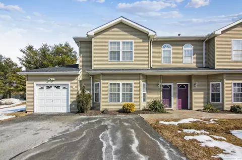 4 Sarahs Pl #4, Wallingford, CT 06492