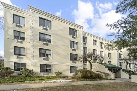 1535 E Putnam Ave #204, Greenwich, CT 06870
