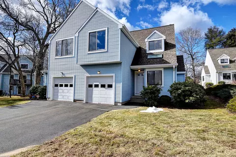 11 Lilac Ln #11, Farmington, CT 06032