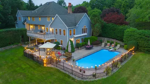 10 Robin Hood Ln, Easton, CT 06612