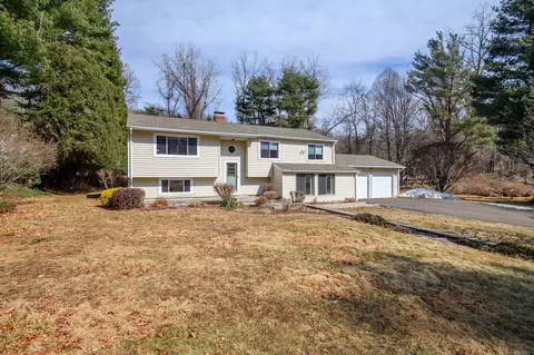 20 Little Brook Ln, Newtown, CT 06470