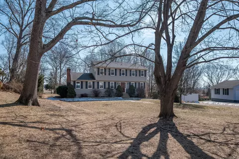 67 Horseshoe Rd, Guilford, CT 06437