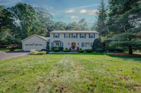 82 Teeter Rock Rd, Trumbull, CT 06611