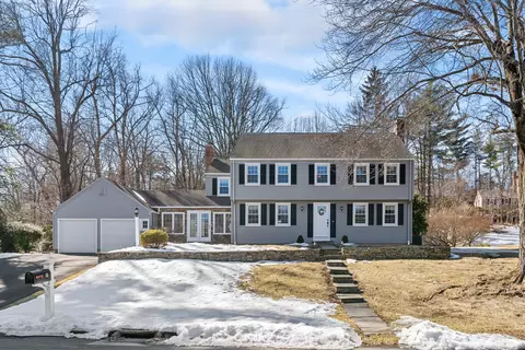9 Glen Holw, West Hartford, CT 06117