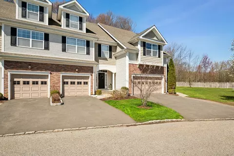 41 Park Place Cir #41, West Hartford, CT 06110