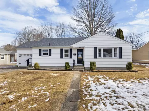 35 Surrey Ln, Norwich, CT 06360