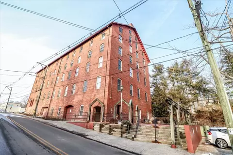 65 West St #205, New Milford, CT 06776