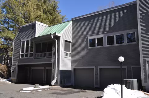 9 Mulberry Ln #9, Avon, CT 06001