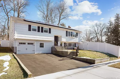 628 Katona Dr, Fairfield, CT 06824