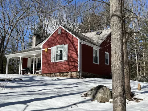 11 Stone Rd, Burlington, CT 06013