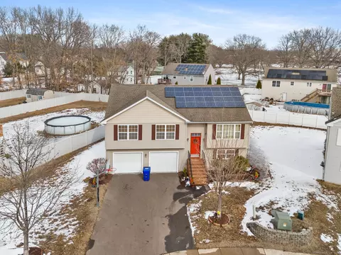 44 Footpath Ln, East Hartford, CT 06118