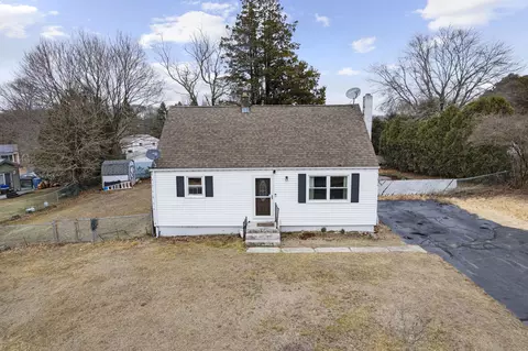 52 Orchard Dr, Uncasville, CT 06382
