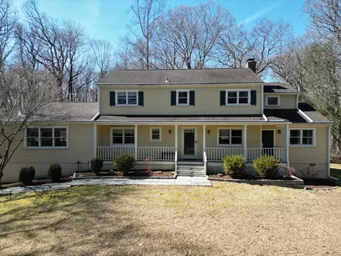 8 Cardinal Ln, Westport, CT 06880