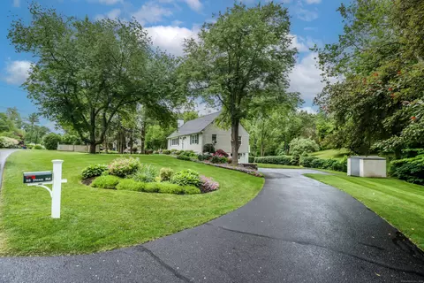 22 Dean Rd, Brookfield, CT 06804