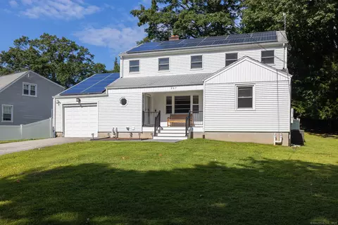 207 Riverview Cir, Fairfield, CT 06824