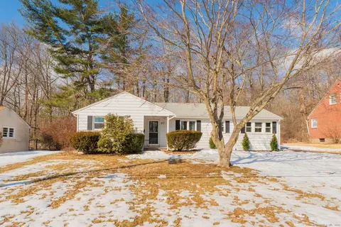 97 Selden Hill Dr, West Hartford, CT 06107