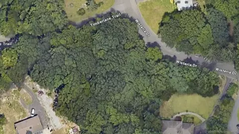 Timberlane Trail, Trumbull, CT 06611