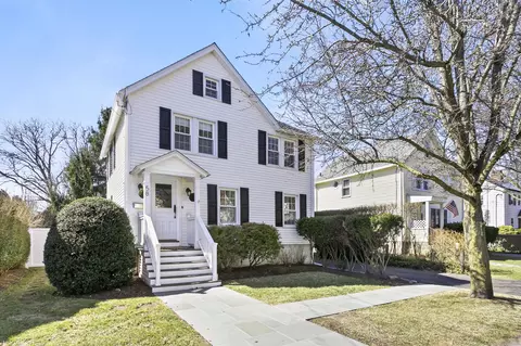 58 Smith St, Fairfield, CT 06824