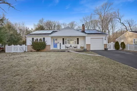 27 Grassland Rd, Milford, CT 06461