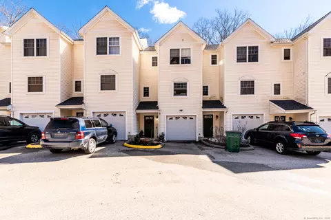 152 Summit St #152, Norwich, CT 06360