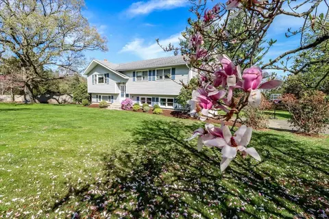 16 Jefferson Dr, New Milford, CT 06776