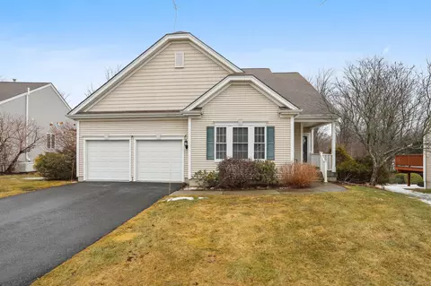558 Putting Green Ln #558, Oxford, CT 06478