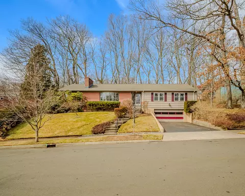 185 Whittier Rd, New Haven, CT 06515